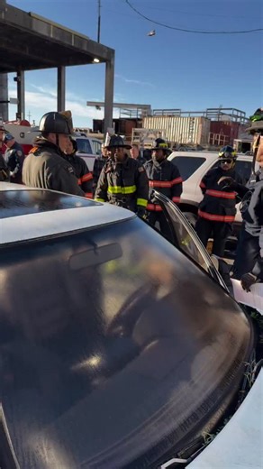 Today, members of the San Francisco Fire Department participated in a multi-agency auto extrication training alongside our partners from the Golden Gate Bridge District and the California Highway Patrol. This collaborative training allowed crews to: • Learn new and evolving techniques for safely removing or disentangling protesters and occupants • Train on new vehicle technologies and construction features • Practice advanced vehicle extrication skills, including the use of the Jaws of Life • St