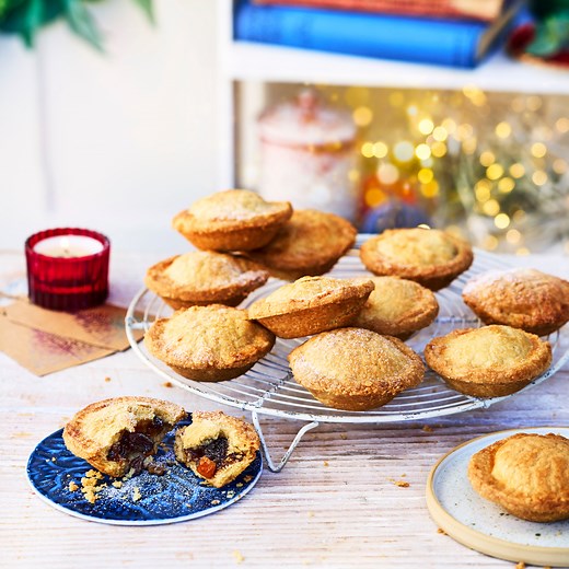 Shortbread Mince Pies with Last-Minute Mincemeat Recipe