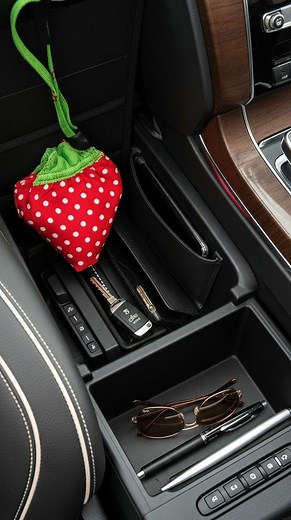 Exclusive footage released: one plastic bag successfully prevented from entering waste stream #evertote #reusabletote #foldabletote #sustainableliving #reduceplasticwaste #plasticsmart #ditchplasticbags #sustainablehabits #environmentfriendly | EverTote