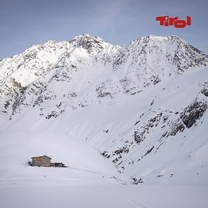 In the middle of the roughness of the Stubai Alps lies the Amberger Hütte, a shelter for the hungry and exhausted ones in winter ❄️. Comfort: none. And that's exactly why the Amberger Hütte is a hut for the heart. Read more: https://visit.blog.tirol/amberger-hütte | Visit Tirol