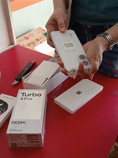 Xiaomi Redmi Phone Unboxing - Hyperos Features Revealed