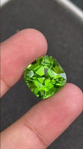 Emerald Vs Prediot #diamond #designergemjewels #jewelry #contemporaryjewels #ring #gemsnjewellery