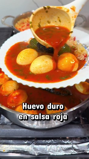 Huevos duros en salsa roja comida sencilla pero deliciosa #huevos #foodie #eggs #viral #trending