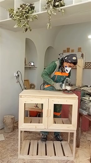 ‎سمیرام اولین دختر نجار اصفهانی🪵‎ on Instagram‎: "الله دلم خیلی ازت پره....🖤🖤🖤 @sami.woood #کافیبار_خونگی #نجاری#چوبی#کافیبار #چوبی"‎