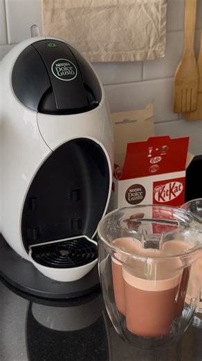 Sari Prestinari - Yodecorouy on Instagram: "Hoy me desperté indecisa así que dejé que el azar decidiera mi infusión de hoy. Es un éxito que en una misma cafetera se puedan preparar tantas opciones. Me cuentan cuál es su favorito?"