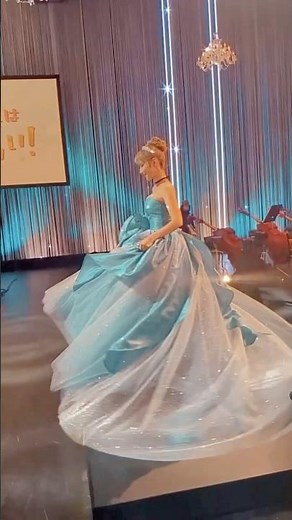 Sweepin’ into the new year🧹Have a magical one! 大掃除シンデレラ・スタイル🧹🪄 #cinderella #シンデレラ #ディズニー #サラオレイン