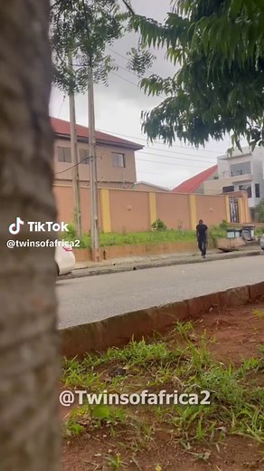 Urine prank went Crazy 🤣🤣🤣🤣🤣 TAG a FRIEND TO WATCH #twins #xyzbca #foryourpage #tiktoker #viral #fyn #prank #lagos #trend