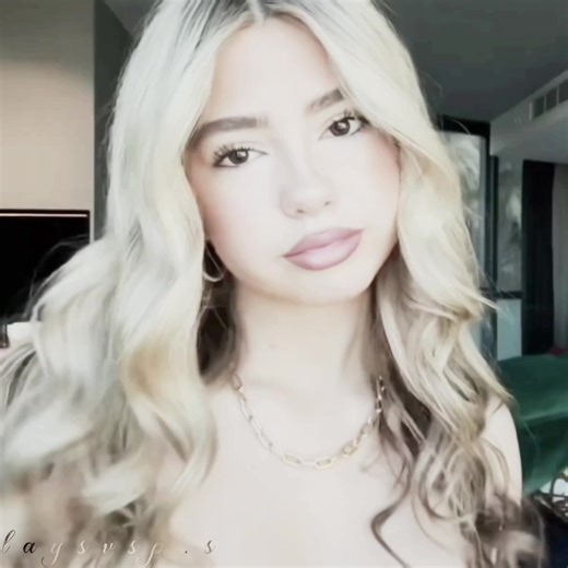 Embreigh Courtlyn Pyramids Edit