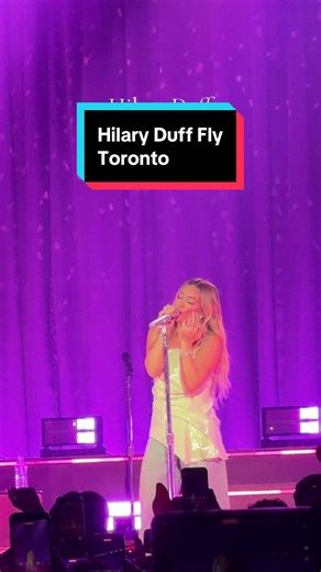 Hilary Duff performing Fly in Toronto #hilaryduff #toronto #concert | hilary duff