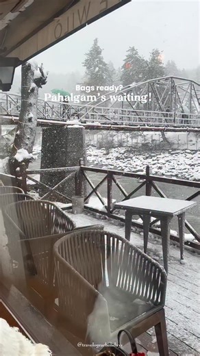 ❄️ Winter Vibes in Pahalgam — The Snow Paradise of Kashmir 🌨️ Pahalgam turns into a fairytale every winter — snow-covered meadows, pine trees wearing a white blanket, and the sound of the Lidder River flowing beside your stay. 🏔️✨ From cozy riverside resorts to adventure activities like sledging, skiing, and snow hiking, this is the perfect winter destination for couples, families, and friends! ❤️ 📍 Top Attractions this Winter: – Snow views from Aru & Betaab Valley ❄️ – Hot tea at the riversi
