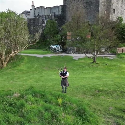The mighty Eilean Donan Castle. A true icon of Scotland | Munro Bagpiper