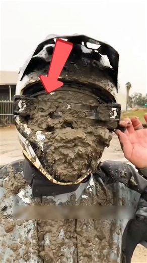 Goggles That Clean Themselves 🤯 These next-level off-road goggles use a rolling film system to instantly clear mud from a rider’s view — without tearing off layered sheets like traditional goggles. In high-speed racing, losing visibility for even a second can ruin performance. Tear-off films run out fast, and one wrong pull can cost a racer the entire competition. That’s why these rolling-film goggles were invented. The film loads into each side like a camera roll, providing a continuous fresh 