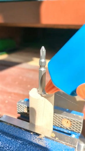 Original tool for tightening long screws #diy #tips