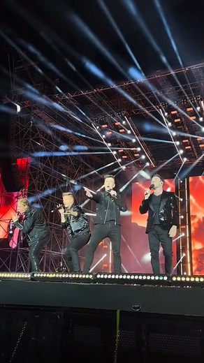 When You’re Looking Like That! Who's seen this one live? #WildDreamsTour | Westlife