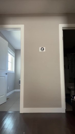 Jessica Alba Lookalike Caught on Camera