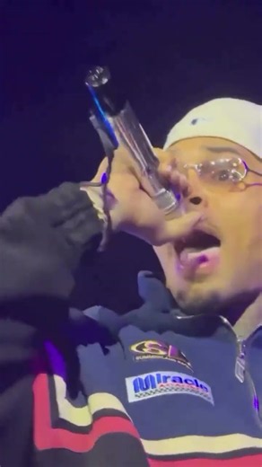 [INTIMATE] Chris Brown Shares A Genuine Moment With Fans During "Obvious" 🥺🤎