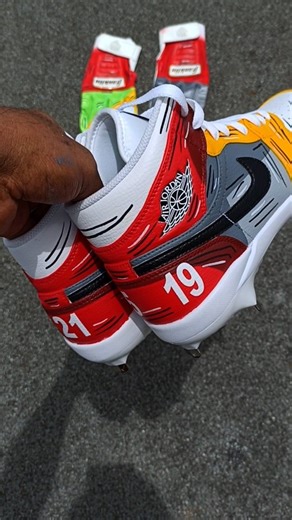 Sneakers Custom on Instagram: "Mucho flow 🔥 Cartoon en estos Jordan 1 retro personalizada No estamos afiliados con Nike, Jordan brand ni ninguna de sus afiliadas, personalización realizada en uno Spikes jordan 💯 originales"