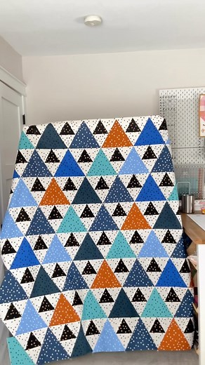 Emily Dennis - Quilty Love - Modern Quilter on Instagram: "Just sewed up this quick and easy triangle quilt using #starryfabric by @rubystarsociety. Triangle Peaks is the featured pattern in the shop this week. ✨✨✨ Comment LINKS for a DM with shop links to the pattern, fabrics and ruler. #quiltylove #quiltylovepatterns #trianglepeaksquilt"