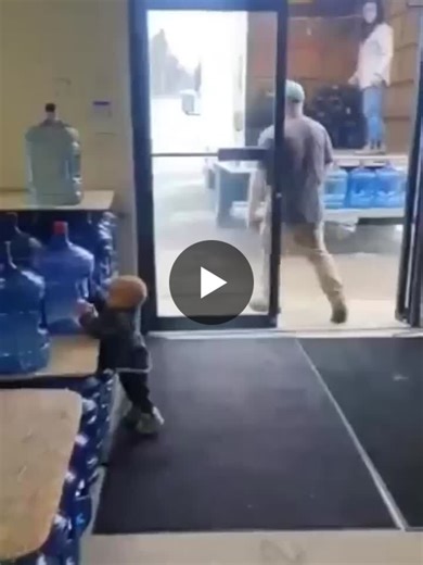 Most managers train their teams to stop thinking. They just don t realize it. This toddler showed me the opposite. The toddler keeps dragging giant water bottles into a store. Over and over… | Stephanie Hills, Ph.D. | 255 comments