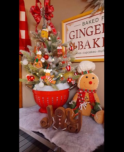 Santas Bakery Decor | Dollar Tree Creative