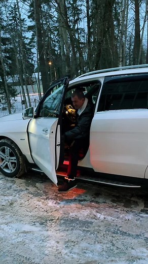 Dance Moves at Dusk: Stylish Outdoor Performance