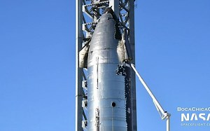 【搬运】8月18日更新：SN20被吊装到发射平台B准备测试 | SpaceX 博卡奇卡