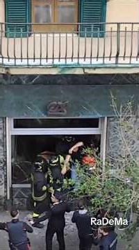 Liberazione ostaggi #rapina #banca Credit Agricole piazza Medaglie D'Oro #arenella #napoli