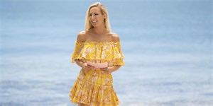 'FBoy Island' Host Nikki Glaser Learned Stand-Up By Watching This 'Dark' Comedian