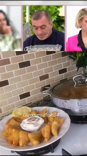 Gizem Ylmz on Instagram: "PIRASA SEVMEYENLERE BiLE PIRASAYI SEVDIRECEK PIRASA DOLMASI MALZEMELER PIRASANIN BEYAZ KISIMLARI ORTADAN IKiYE KESILiR. KAYNAYAN SUDA 5DAKiKA HASLANIR. HASLANDIKTAN SONRA SOGUK SUDA YIKANIR. IC HARÇI IÇIN 2 SU BARDAGI PiRiNÇ 2 TANE RENDELENMiS SUYU SIKILMIS SOGAN YARIM ÇAY BARDAGI SIVI YAG 1YEMEK KASIGI BiBER SALÇASI TUZ PUL BIBER KARABIBER SUMAK NANE TUZ KiMYON EKLENIR. TENCERENIN ALTINA iNCE DiLiMLENMiS HAVUÇ DiZiLiR. UZERINE PIRASA DiziLiR. 1YEMEK KASIGI BiBER SALÇAS