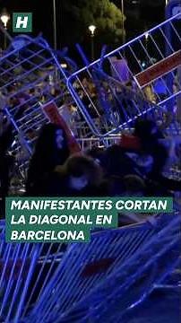 Manifestantes cortan la Diagonal en Barcelona