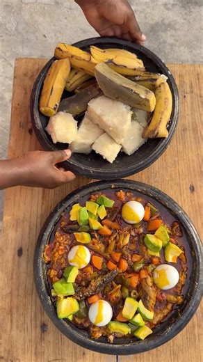 Chefabbys on Instagram: "We are backkkkk!! And to kick this off, I made Beans Stew in a form of Abomu, this might be one of the best meals I've ever made and tasted!! Beans abomu🇬🇭❤️. Would you try this? Or do you want mine ?"