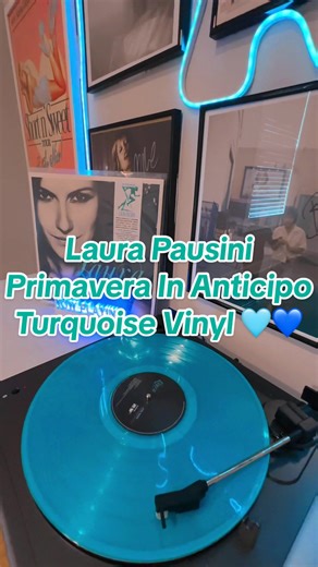 One of my favorite 😍 Laura Pausini albums💙🩵 En Cambio No is one of my top favorite songs🩵💙 @Laura Pausini First time on vinyl‼️ Limited Edition 2023❗️ Turquoise Vinyl 💙🩵 255 Laura Pausini Primavera In Anticipo Turquoise Vinyl 🩵💙 #laurapausini #primaverainanticipo #vinylrecords #vinylcollector #fyp