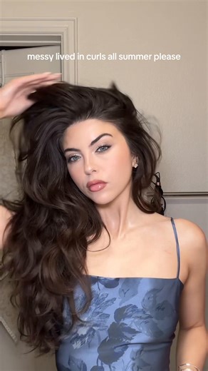 Effortless Summer Hairstyle Tips for Natural Waves