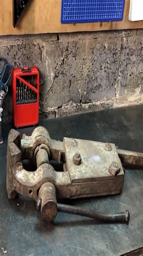 Restoration of Old Leg Vise 1 | DIY & Crafts