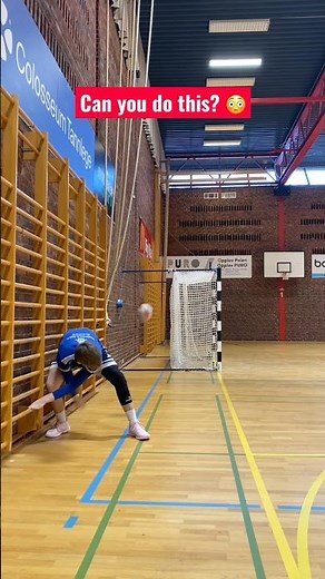 Handball impossible trickshot 🤯 (📹Jonah) #handball #håndbold #ehf #trickshot