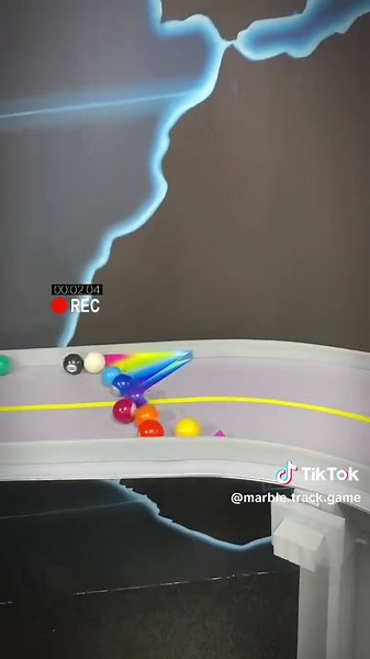 Choose Your Color in the Marble Run Game!