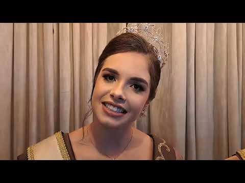 The queens of Expofesta and a seamstress present the costumes.