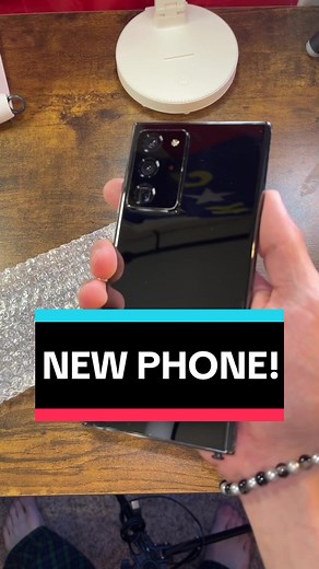 super smooth phone! and earbuds in bio. #tech #techtok #technology #techguy #samsung #samsunggalaxy