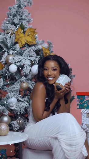 Gift with Power & share more than love this festive period with Avon's beauty gifts and much more! ✨