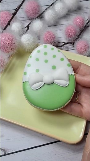 How to Decorate an Easter Egg Cookie with Royal Icing