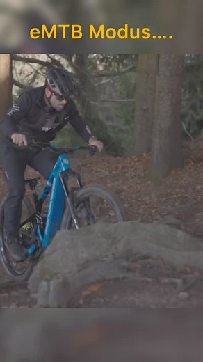 „Mein E-Mountainbike mit dem EMTB-Modus von Bosch fühlt sich an wie ein Teil meines eigenen Körpers 🚵‍♂️⚡️ – alles reagiert direkt, geschmeidig und absolut intuitiv - genau wie ich in der hundertstel Sekunde möchte. Die intelligenten Sensoren messen jeden meiner Inputs in Echtzeit und machen genau diesen Flow überhaupt erst möglich 🤝✨Besonders im hoprigen und nassen Terrain hilft mir Dynamic Control immer meine Traktion zu finden. Perfekter Grip während das Bike am Fuß klebt! Jeder technische