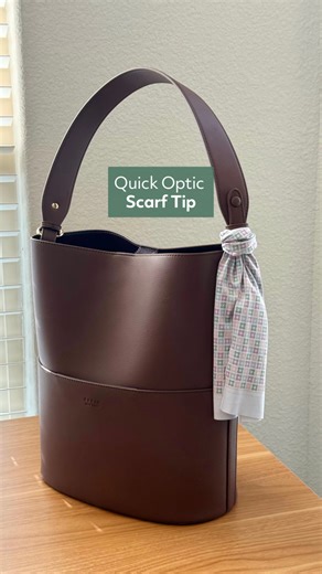 Did you know our new Optic Scarves can be removed from the carabiner to reveal a full-size cloth? Perfect for tackling bigger jobs like phones, tablets, and even jewelry! Plus, they’re easy to store in your nightstand or desk drawer for quick, anytime use. Give this handy tip a try! 💚 | Norwex