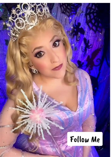 I don’t make the rules… You have to follow me on my live-streaming account @SarahSingsUK | Musicals&Disney too by the way… It’s the least you can do! #wicked #glinda #glindacosplay #wickedforgood