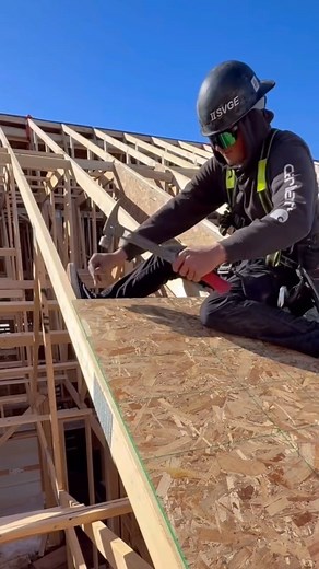 Sometimes you have to get in awkward positions to get the bow out… Still pretty good left handed thou…. . . . #frami | Hand Made Crafts