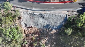 Rebuilding cyclone-damaged roads in Far North Queensland 🚧 Reconstruction works are continuing across the region! So far, we've installed: ✅ Over 20,000m of soil nails – that’s the distance from Cairns to Gordonvale. ✅ 300,000 litres of grout – enough to fill 5 household swimming pools! 📆 Work will shut down for the holiday season, from Friday 19 December 2025 and resume on Monday 5 January 2026. | Transport and Main Roads Queensland