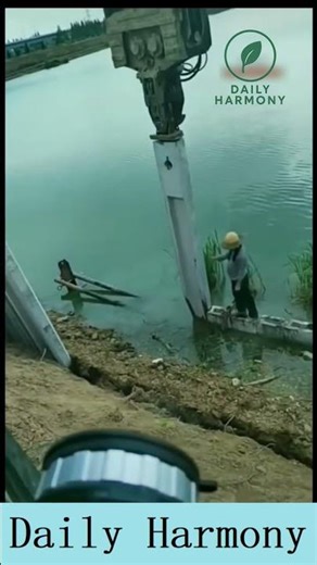 Powerful Machine Driving Concrete Sheet Piles!