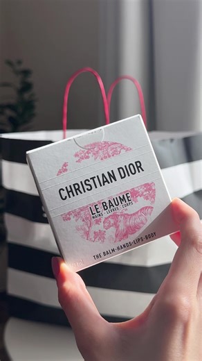 مُشترياتي من سيفورا 🛍️ هالمرة دلعوني بالهدايا 🥹🎁 الصراحة كان مزاجي رايق يومها وجلست أسولف مع وحدة من الموظفات ولعلّها حبت سوالفي وضبطتني 🤣🙏🏻 @SephoraMiddleEast #sephorahaul #tiktokmademebuyit #makeuphaul #fyp #grwm #unboxing #الشعب_الصيني_ماله_حل😂😂 #سيفورا #اكسبلورexplore