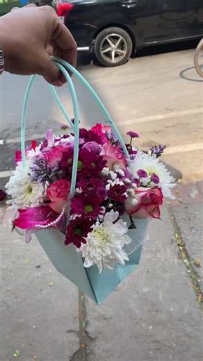 আপনার প্রিয় মানুষকে গিফট করুন 💐Our premium flower box ouquet Order now inbox 📨 Available our shop,, We delivery with in Chittagong. Whatsapp: ‪ 01758504844 For order please inbox us💐 FB page: Unique Flower Management💐 ##hilights##flollowers##Chattogram ##flowers ##flowerbox . . . #SunflowerBouquet