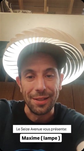 ✨ Artiste à découvrir : Maxime ( lampe en bois )✨ Dans un univers majoritairement féminin, un créateur se démarque par sa sensibilité et son savoir-faire : Maxime, l’esprit derrière Tectoluce ✨ Il imagine et fabrique des luminaires en bois qui racontent une histoire : celle du travail manuel, du geste juste, et de la lumière qui transforme un intérieur. Il sera présent au marché de créateurs du Seize Avenue… et ça promet de belles découvertes ! Venez rencontrer son univers lumineux !.🤩 📅 le 28