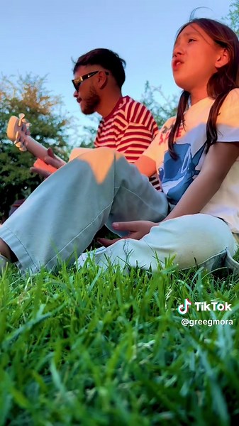 Y Lloro: La Tristeza en las Canciones de Junior H